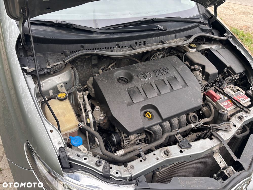 Toyota Auris 1.6 Premium Comfort - 6