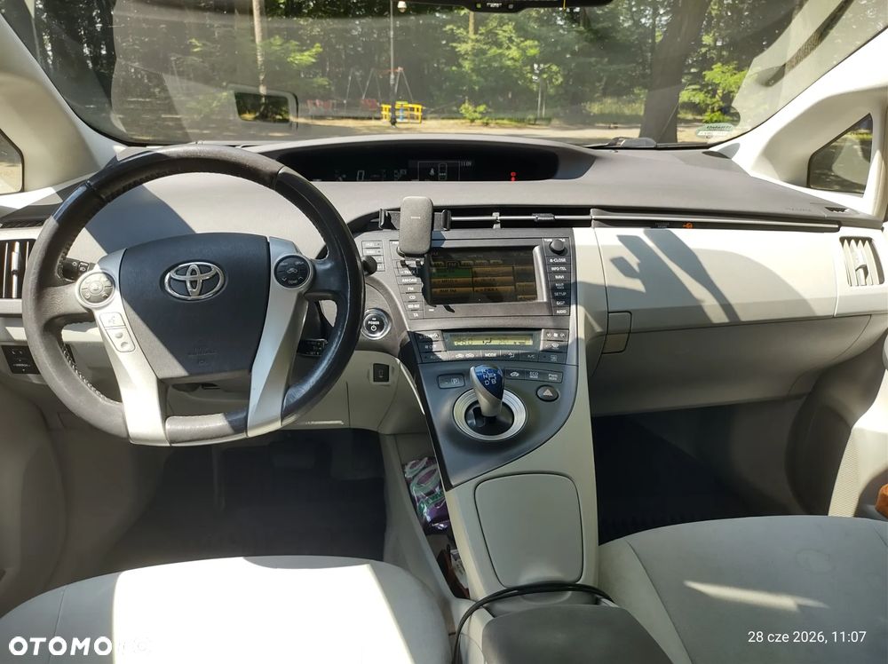 Toyota Prius 1.8 HSD Prestige - 11