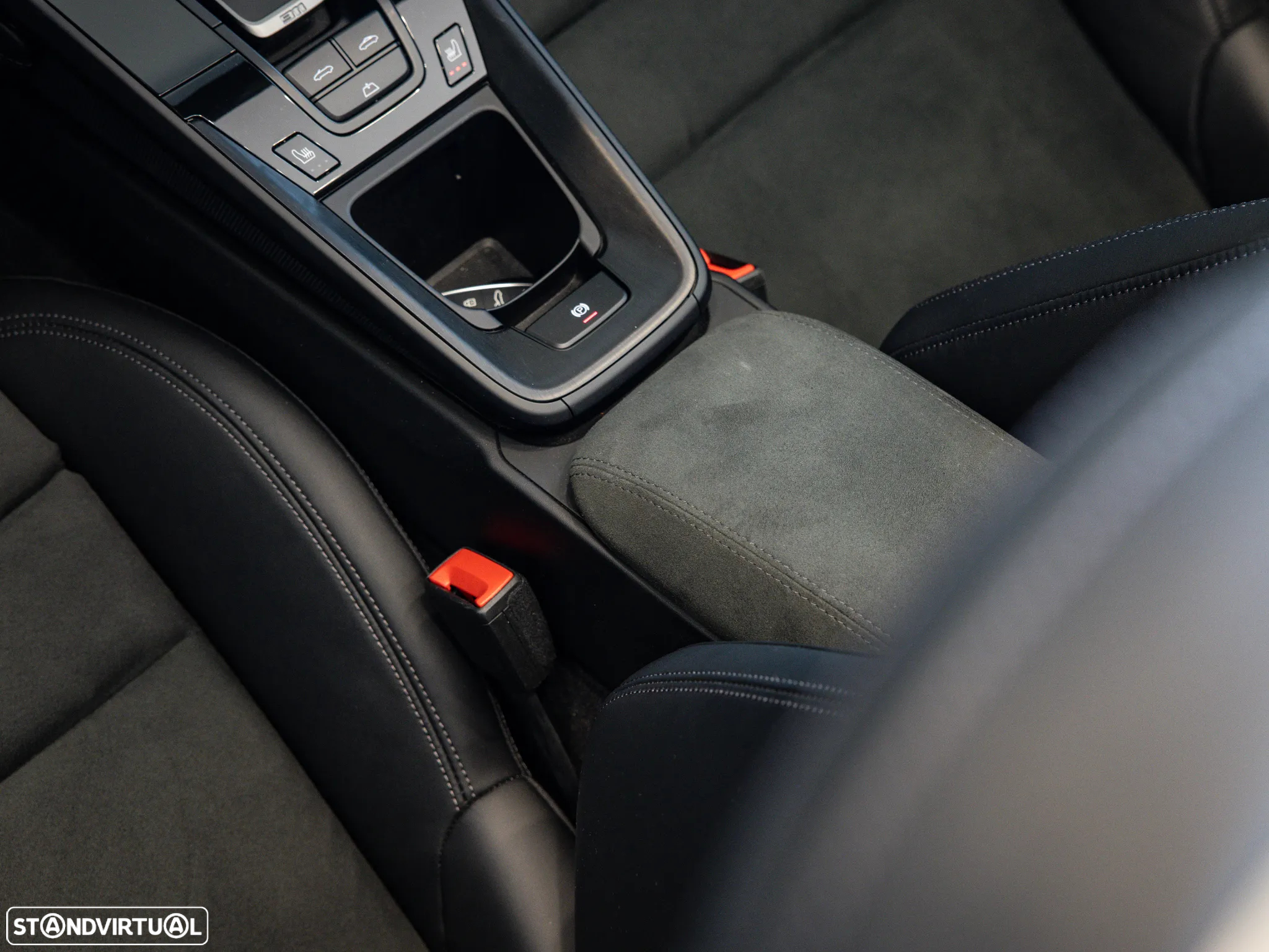 Porsche 911 (992) Carrera Cabrio GTS PDK - 32