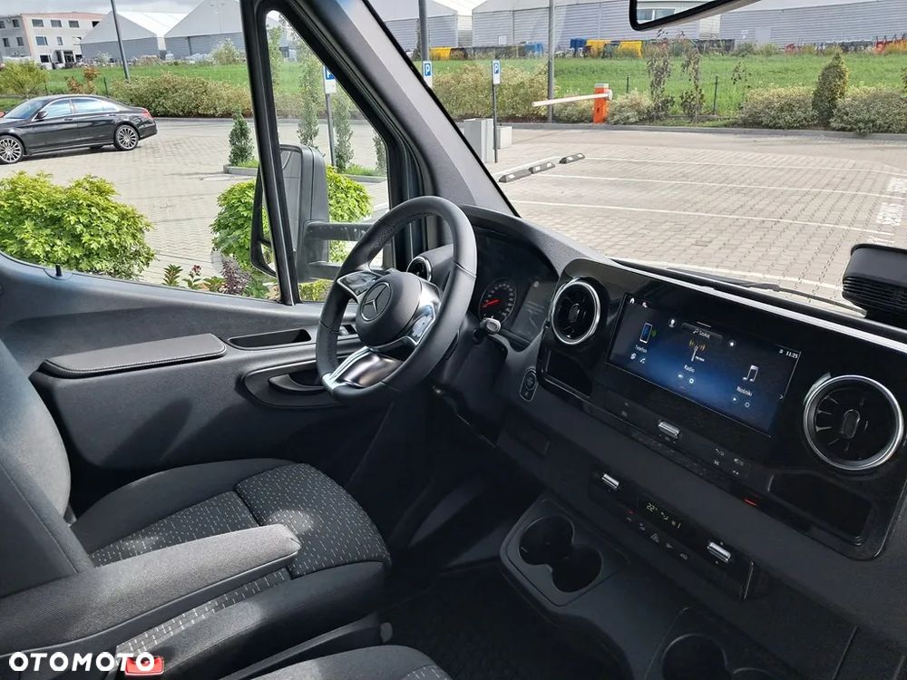 Mercedes-Benz Sprinter - 12