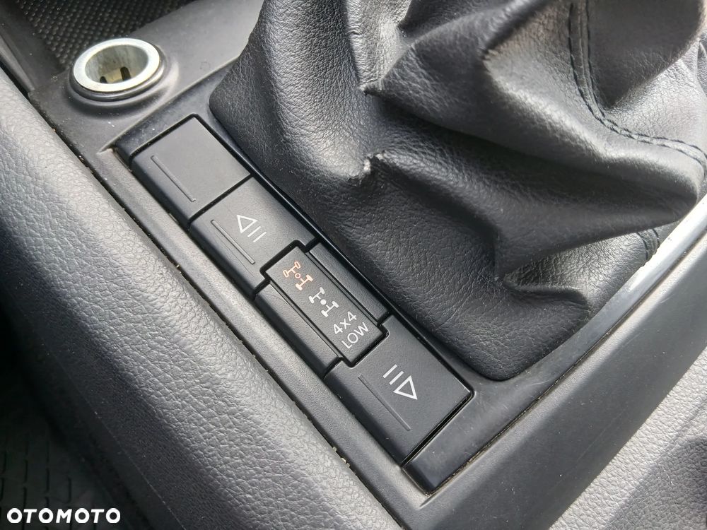 Volkswagen Amarok Double Cab 2.0 TDi 4MOTION Basic - 12