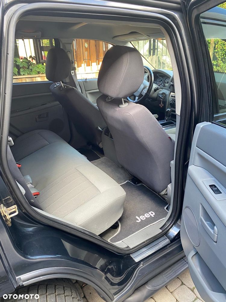 Jeep Grand Cherokee - 26