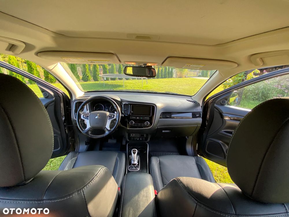 Mitsubishi Outlander - 12