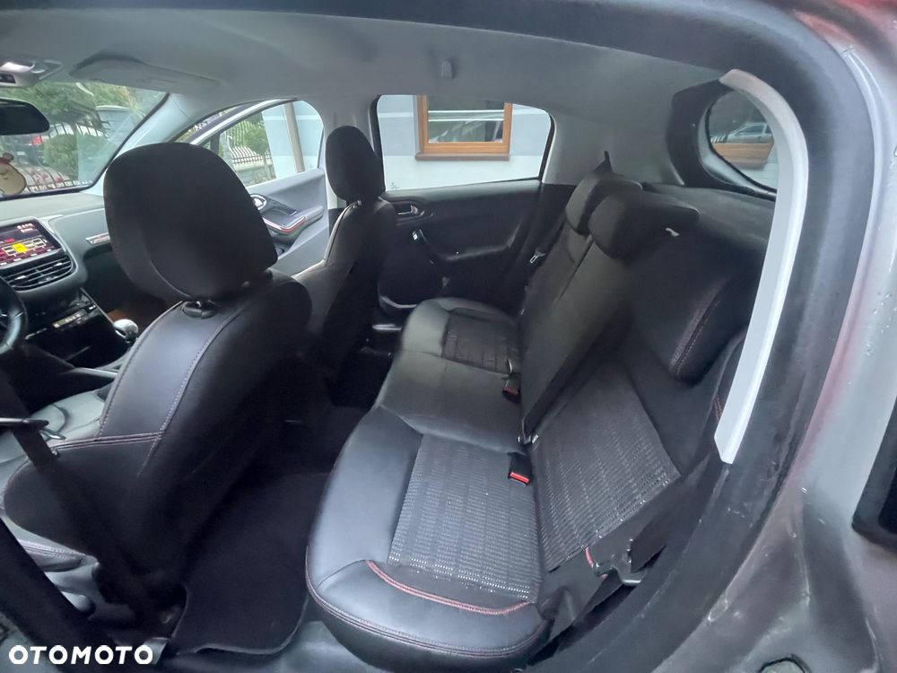 Peugeot 208 - 18