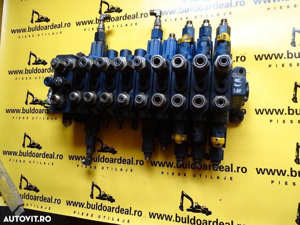 Distribuitor miniexcavator Volvo 38 Ecr - 4