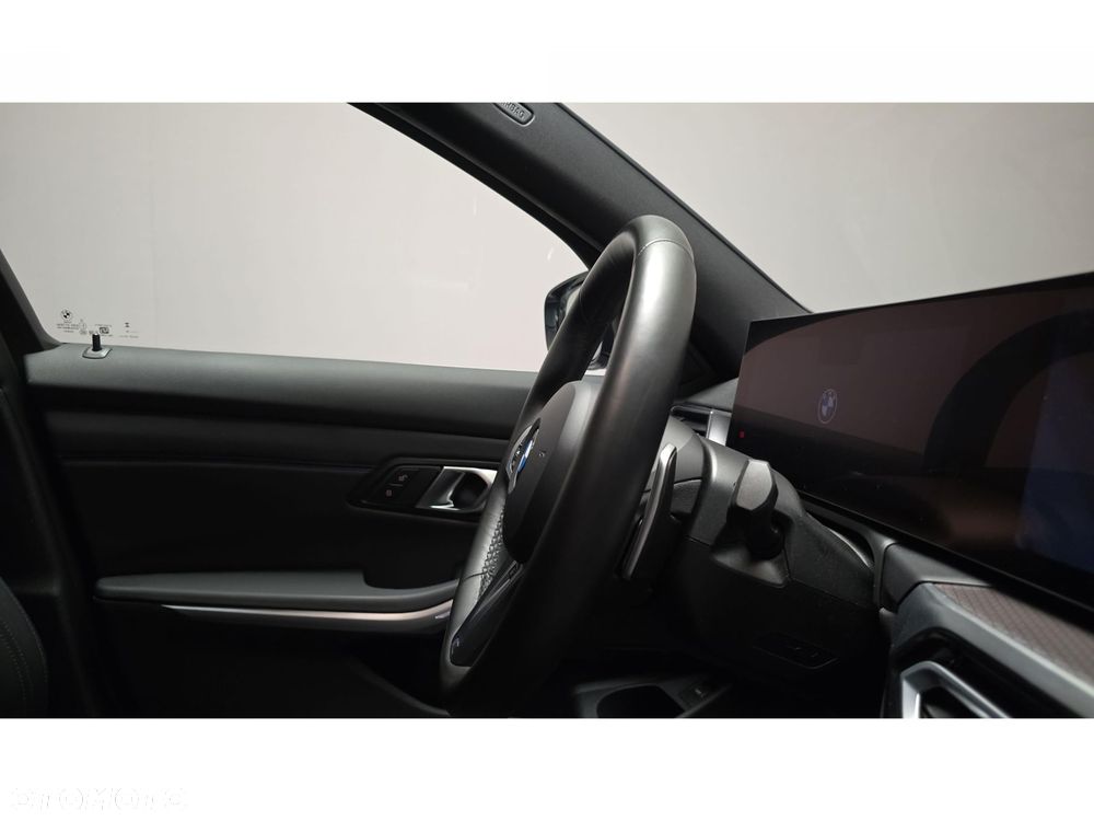 BMW Seria 3 320d xDrive Sport - 29