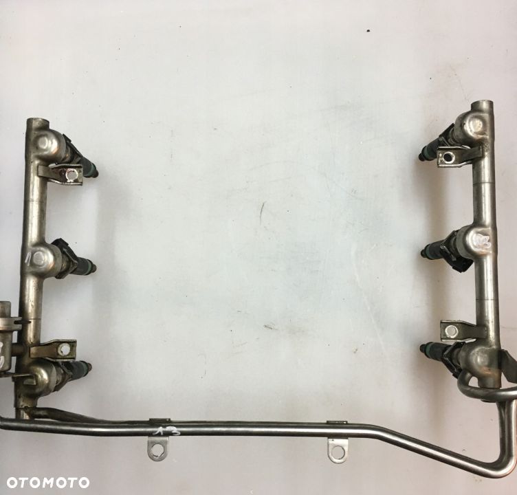 LISTWA WTRYSKOWA AUDI A4 B6 3.0 ASN 06C133551 - 1