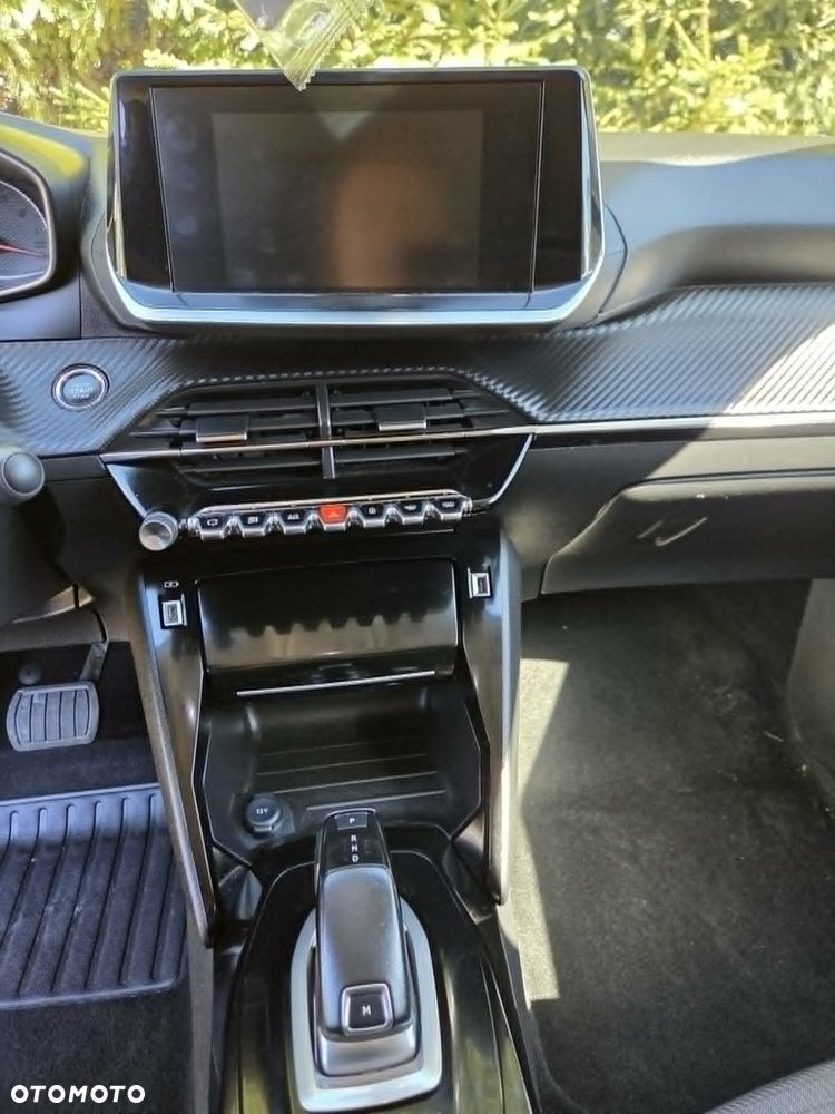 Peugeot 2008 PureTech 130 Stop&Start EAT6 Signature - 16
