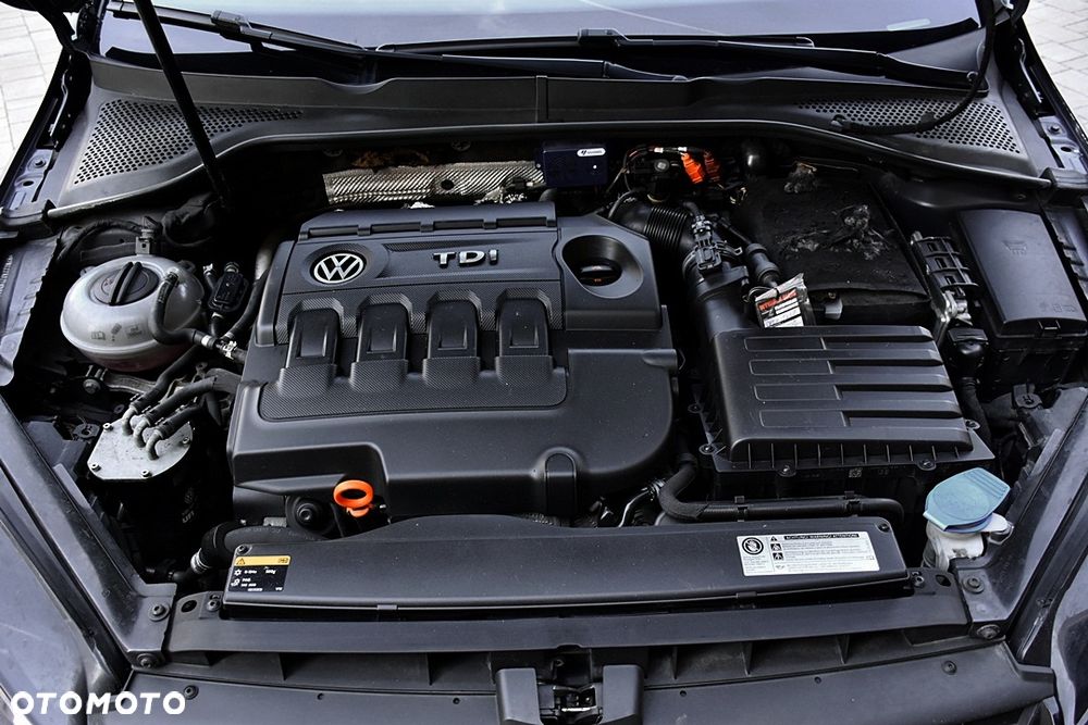 Volkswagen Golf 1.6 TDI DPF BlueMotion - 27