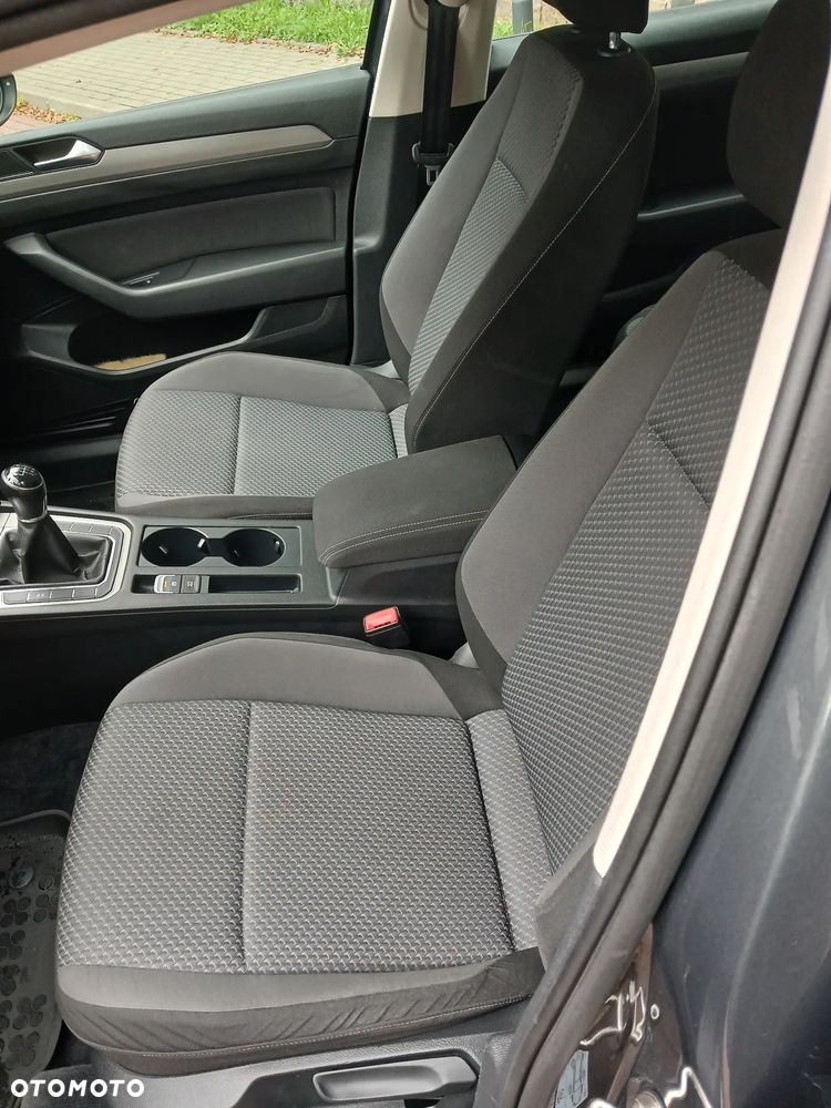 Volkswagen Passat 1.4 TSI BMT Trendline - 18