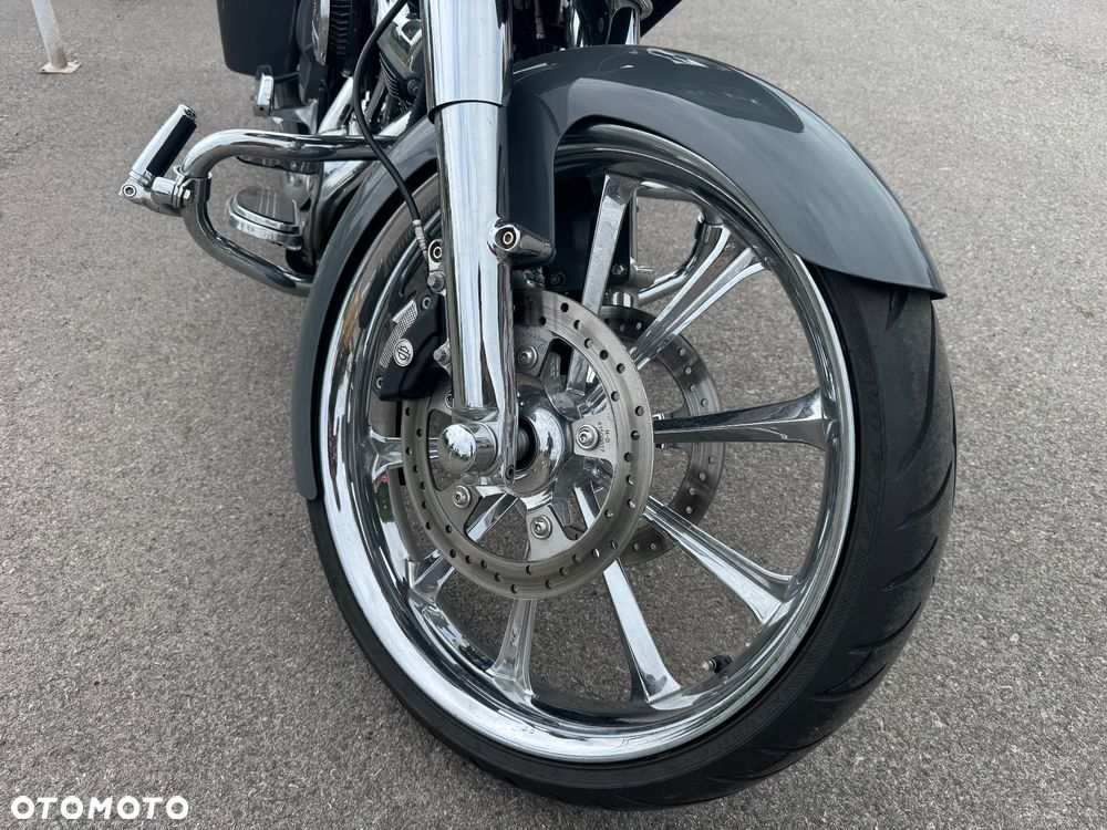 Harley-Davidson Touring Road Glide - 3
