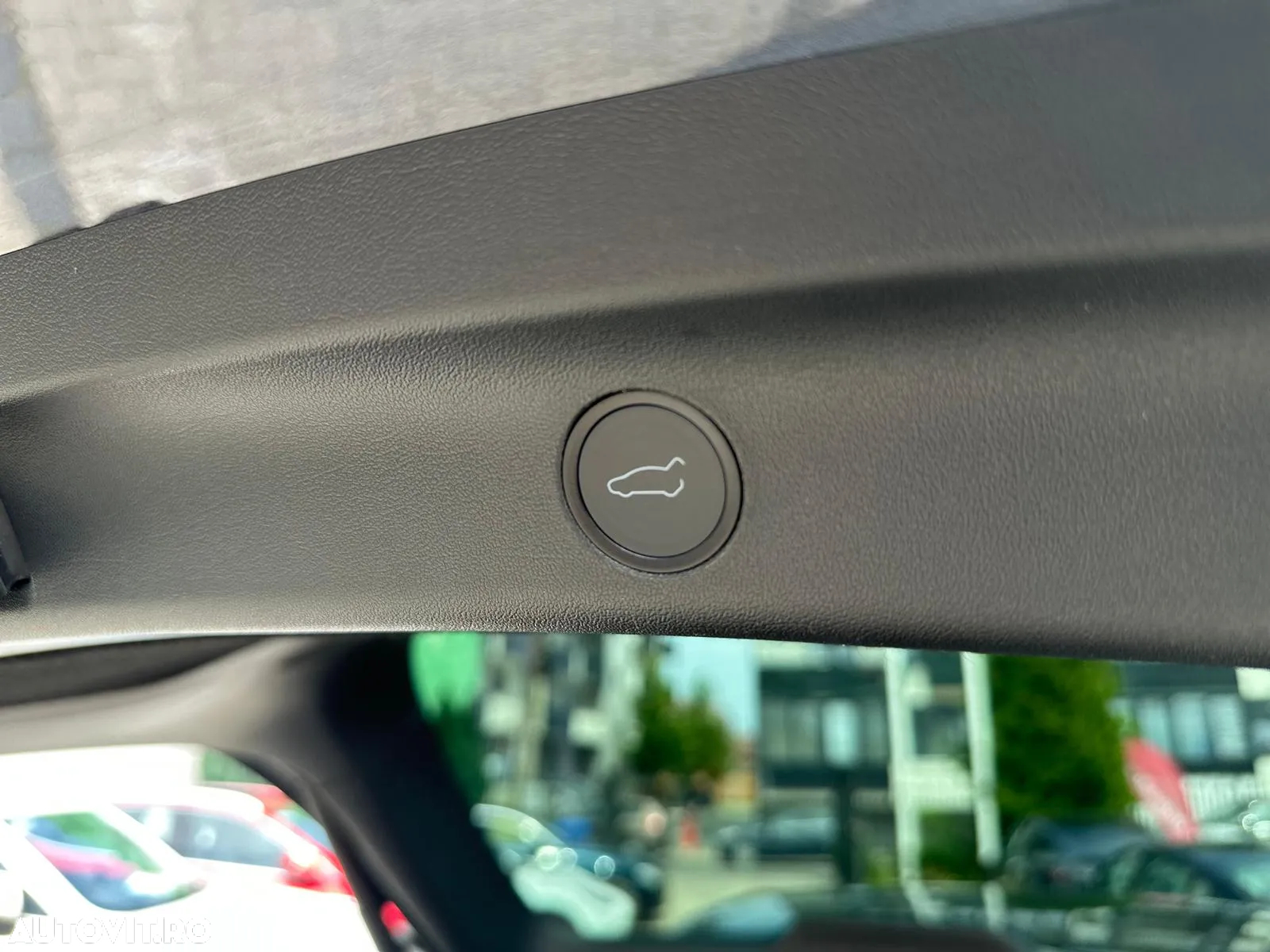 Tesla Model Y Long Range AWD - 25