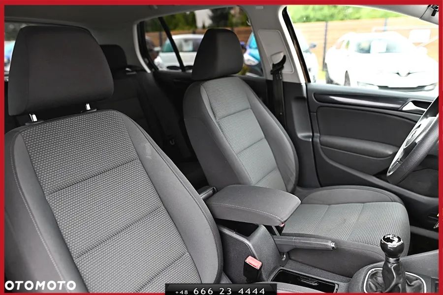Volkswagen Golf - 22