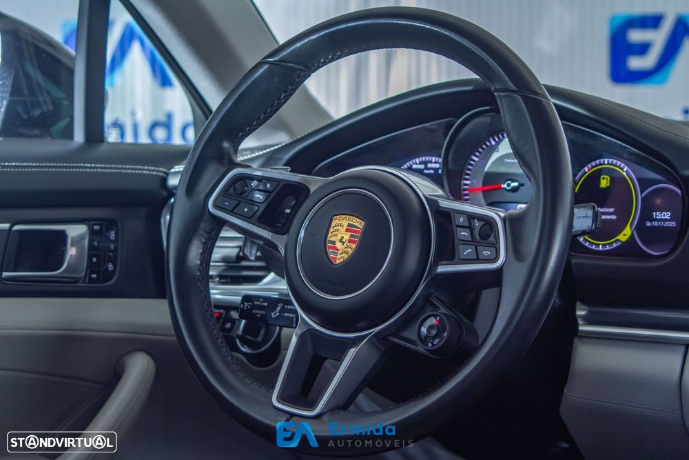 Porsche Panamera Sport Turismo - 25