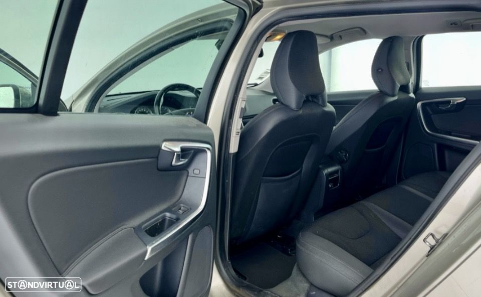 Volvo V60 D3 Momentum - 10