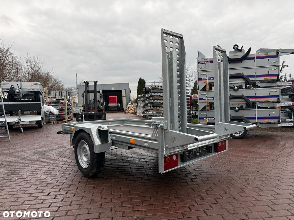 Niewiadów Przyczepa do przewozu sprzętu budowlanego Niewiadów K1325 254x132x15cm DMC 1300 kg 1 oś pod mikrokoparkę minikoparka MOTOMUS - 3