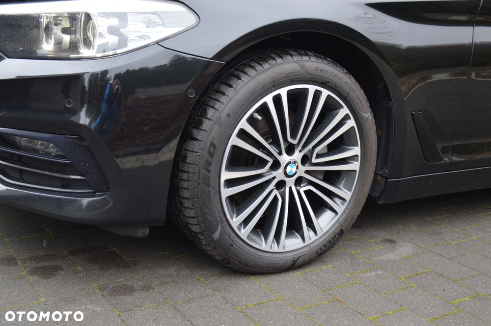 BMW Seria 5 520d xDrive Sport Line sport - 38