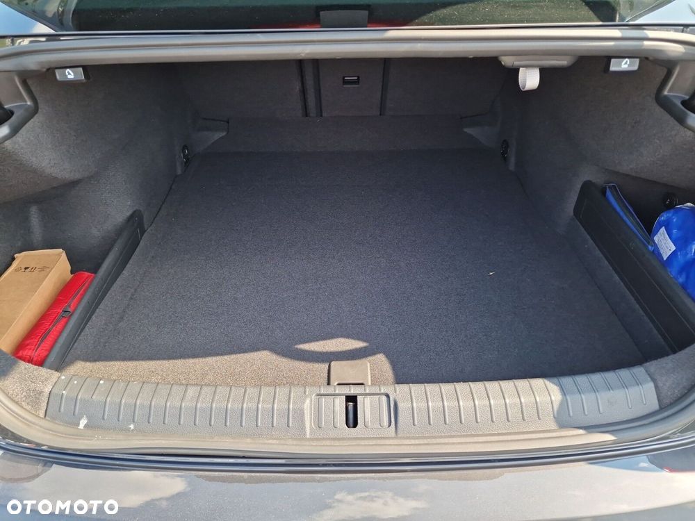 Volkswagen Passat 2.0 TDI SCR Highline - 37