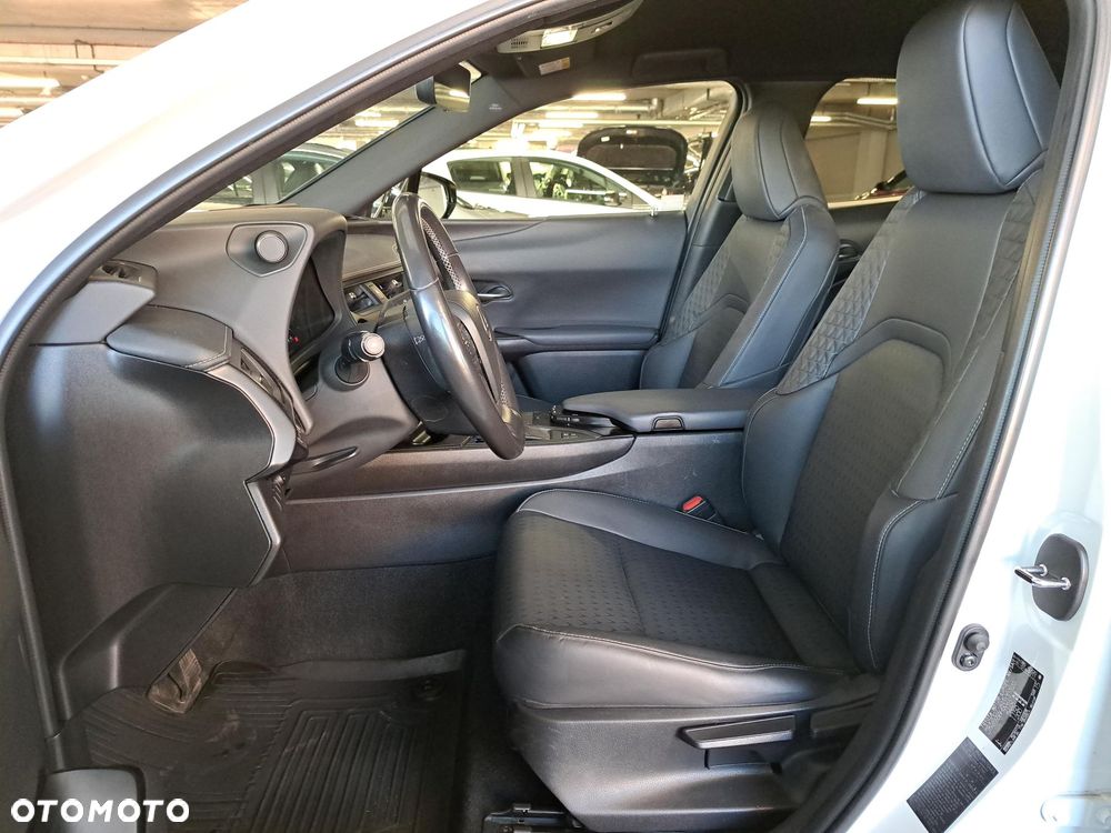 Lexus UX - 11