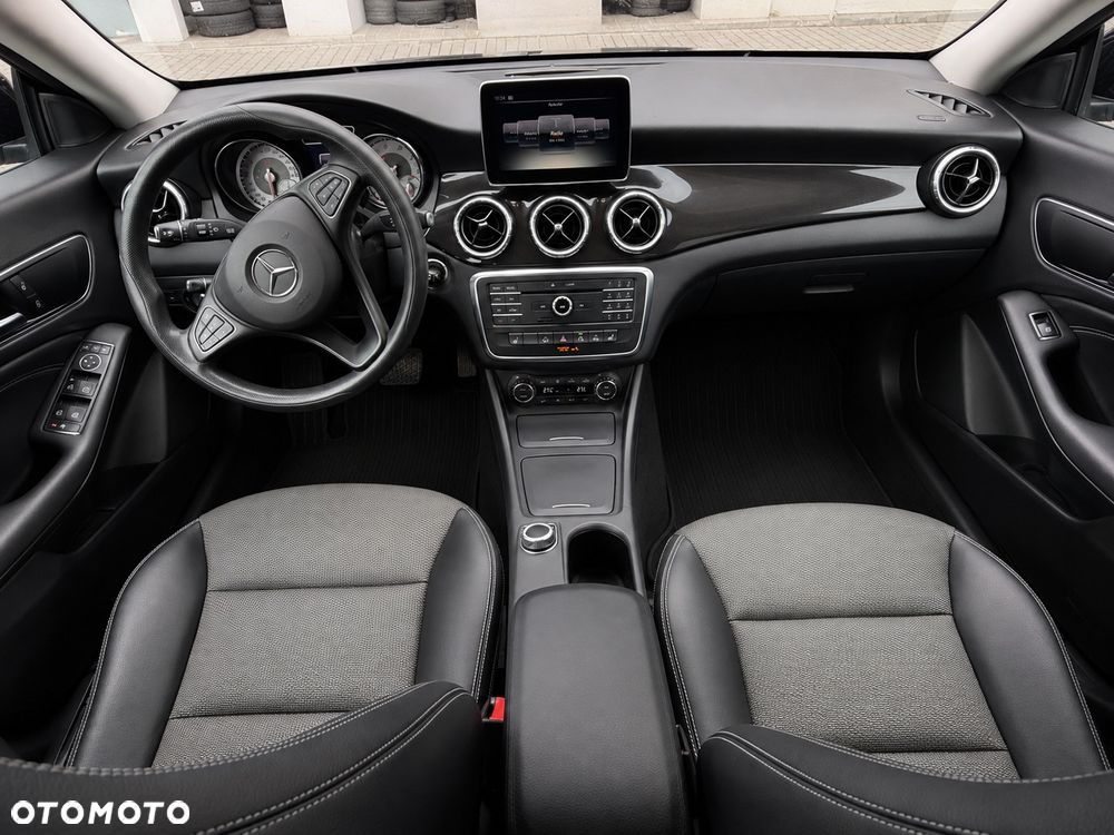 Mercedes-Benz CLA 200 7G-DCT Urban - 5