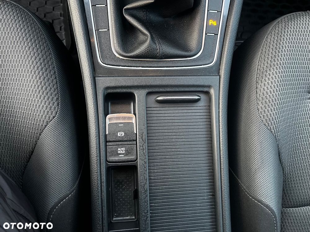 Volkswagen Golf 1.5 TSI BMT Trendline - 26