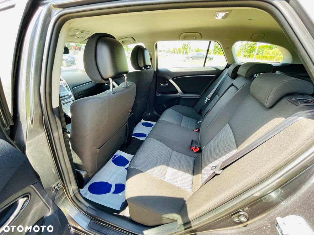 Toyota Avensis 1.8 Executive - 9