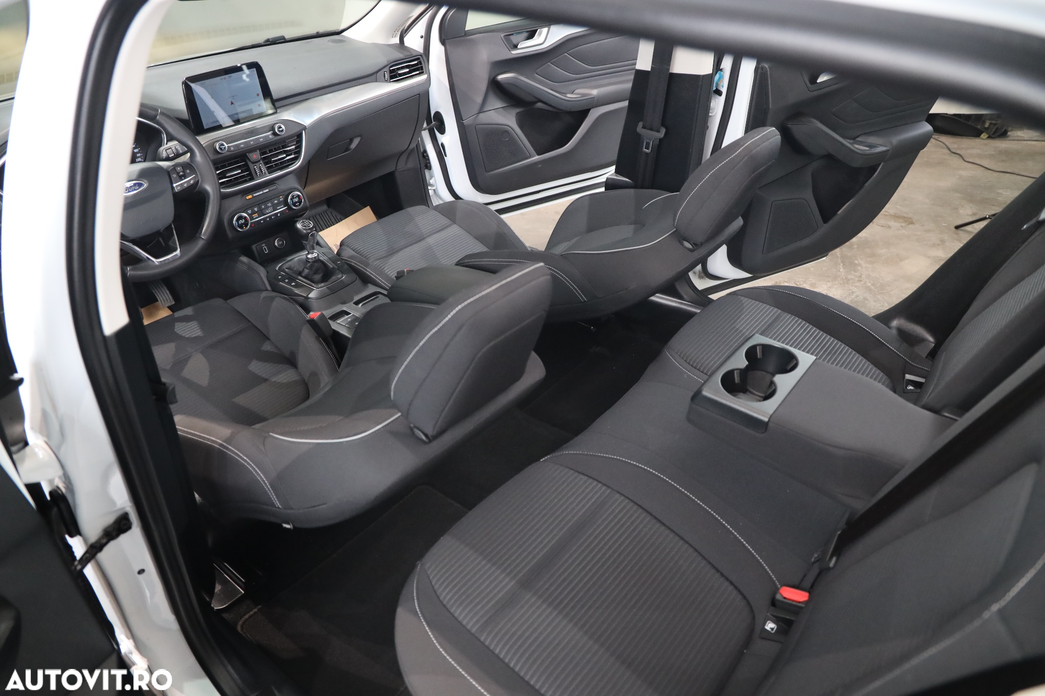 Ford Focus 1.5 EcoBlue Start-Stopp-System TITANIUM - 11