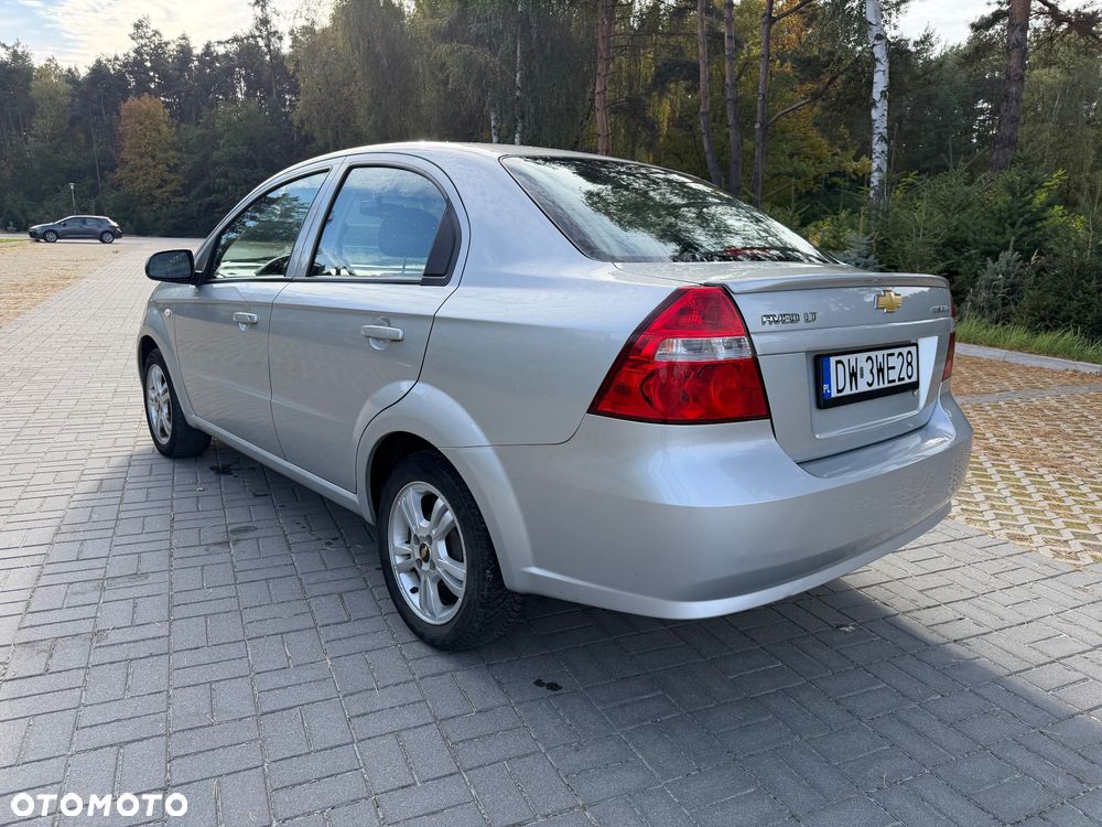 Chevrolet Aveo 2011 photo 3