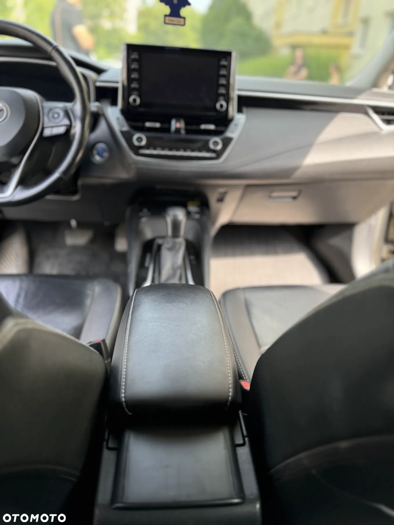 Toyota Corolla 1.8 Hybrid Executive - 18
