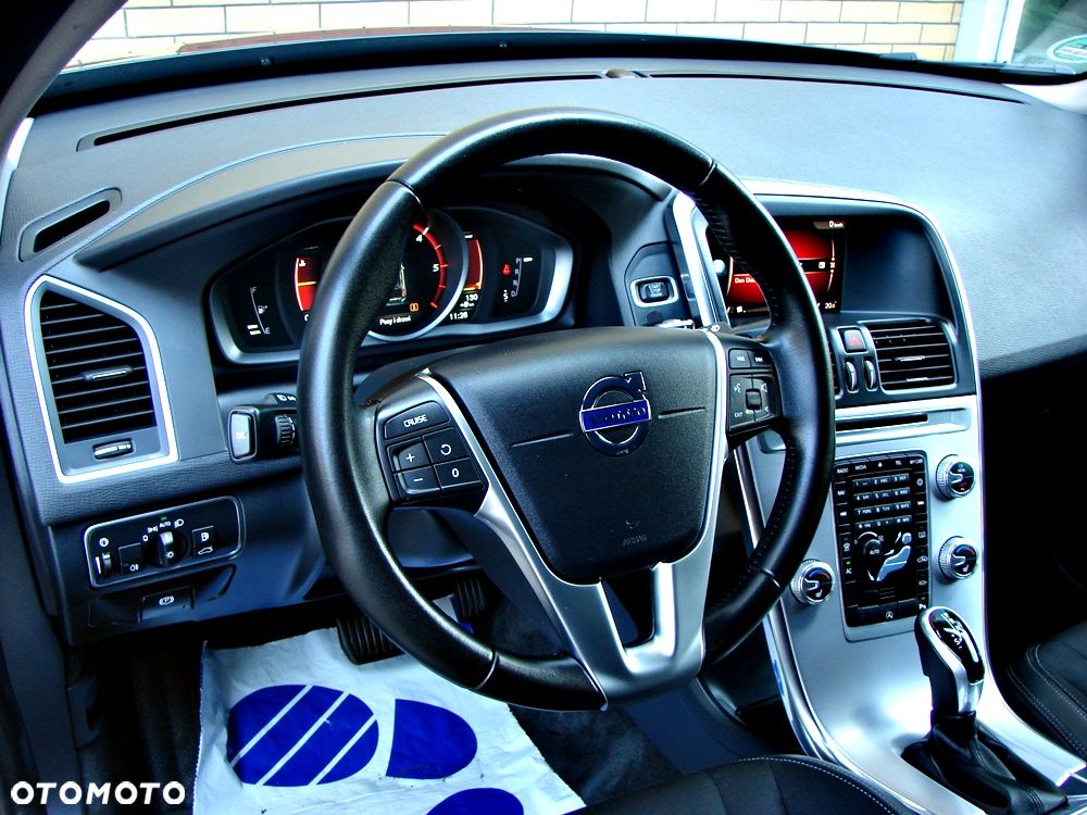 Volvo XC 60 D4 Geartronic Momentum Pro - 22