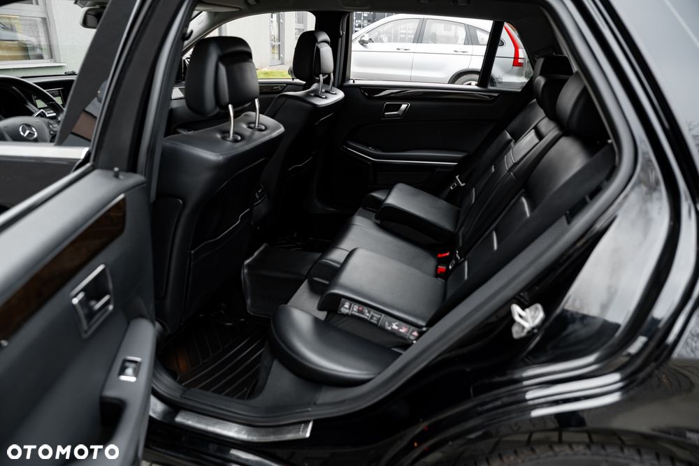 Mercedes-Benz Klasa E 300 BlueTEC HYBRID 7G-TRONIC Avantgarde - 17
