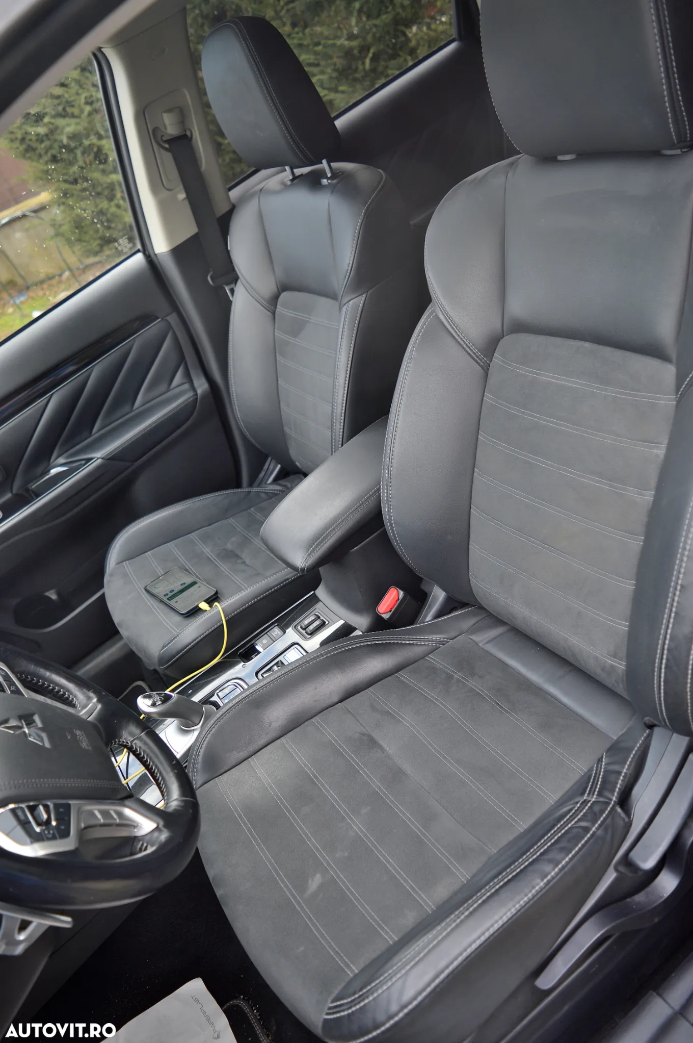 Mitsubishi Outlander 2.4 4WD Plug-In Hybrid - 9
