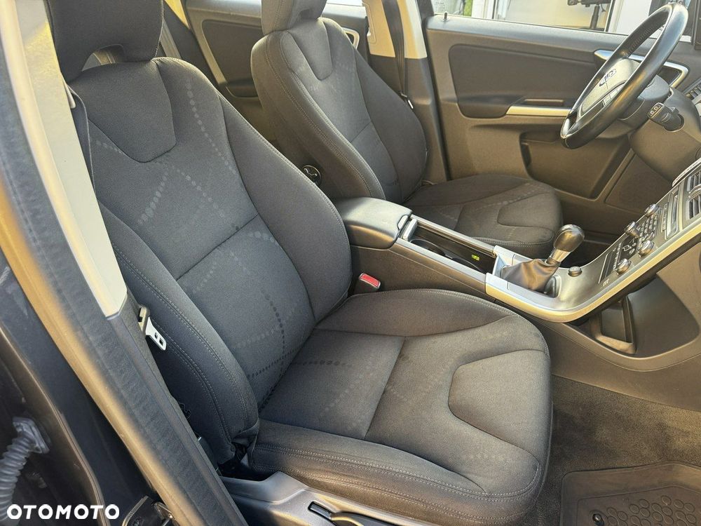 Volvo XC 60 D4 AWD Momentum - 22