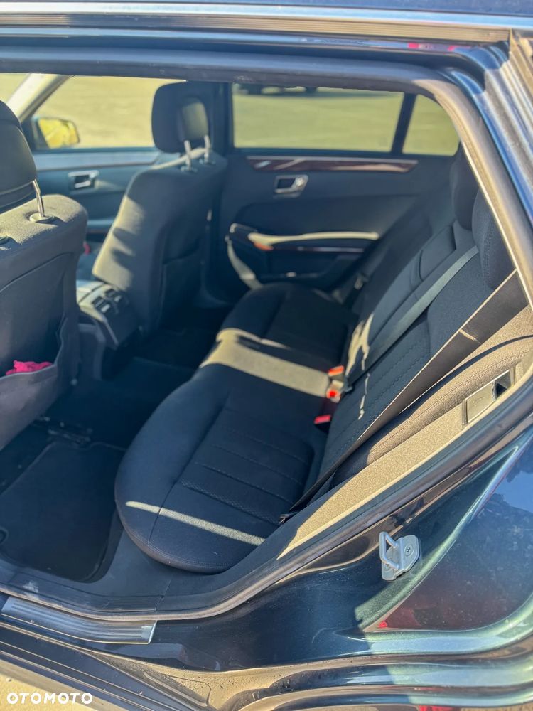 Mercedes-Benz Klasa E 200 T BlueEFFICIENCY 7G-TRONIC Elegance - 13