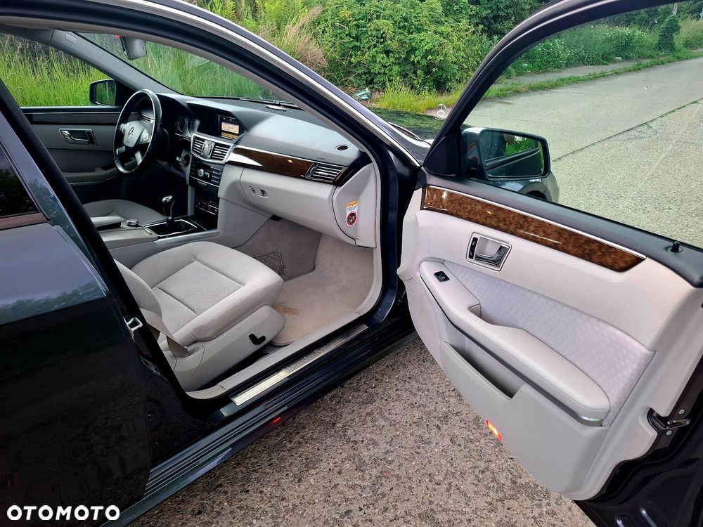 Mercedes-Benz Klasa E 220 CDI DPF BlueEFFICIENCY Elegance - 13