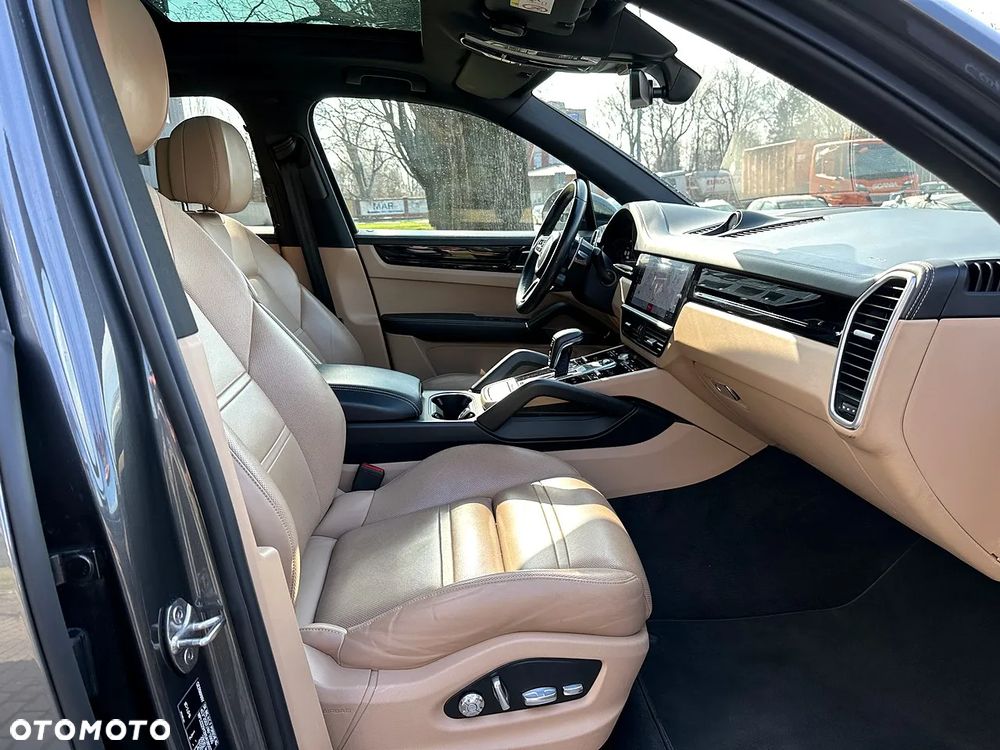 Porsche Cayenne - 17