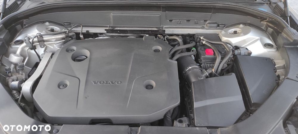 Volvo XC 60 B4 D AWD Geartronic Momentum Pro - 28