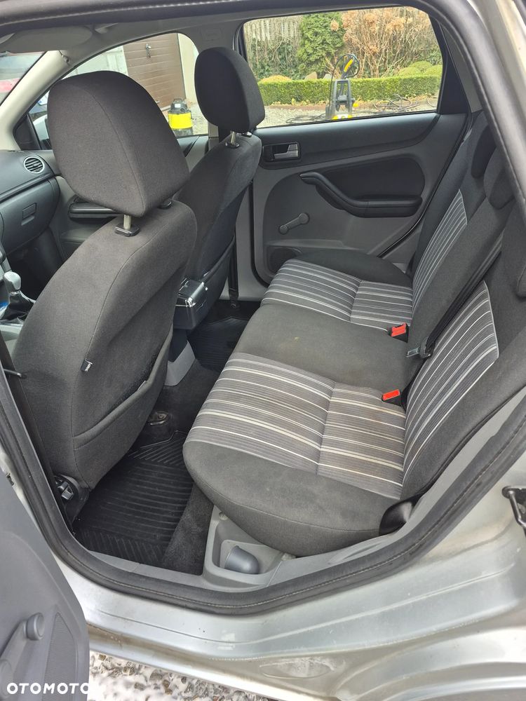 Ford Focus 1.8 TDCi Ambiente - 9
