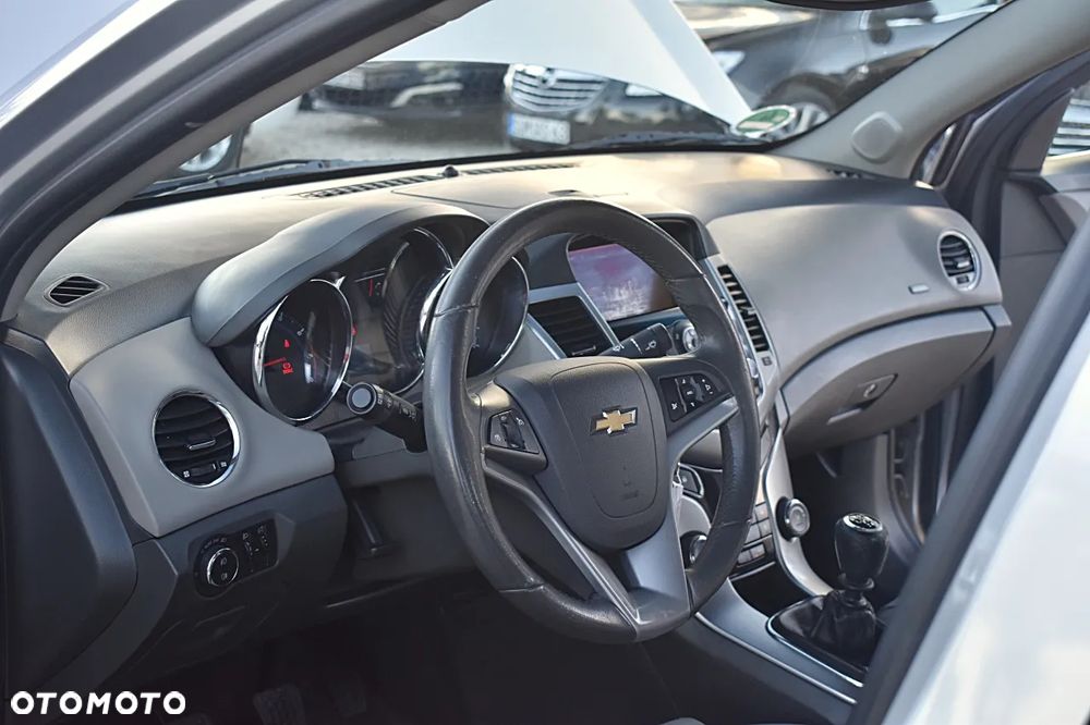 Chevrolet Cruze 1.8 LT - 18