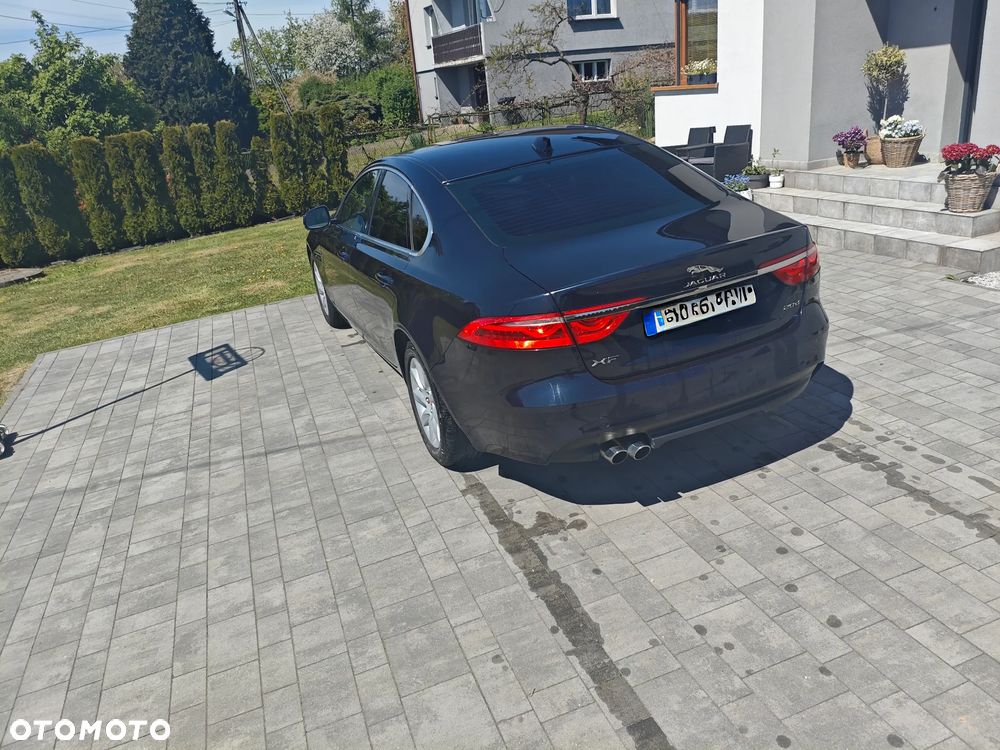 Jaguar XF 20d Prestige - 6