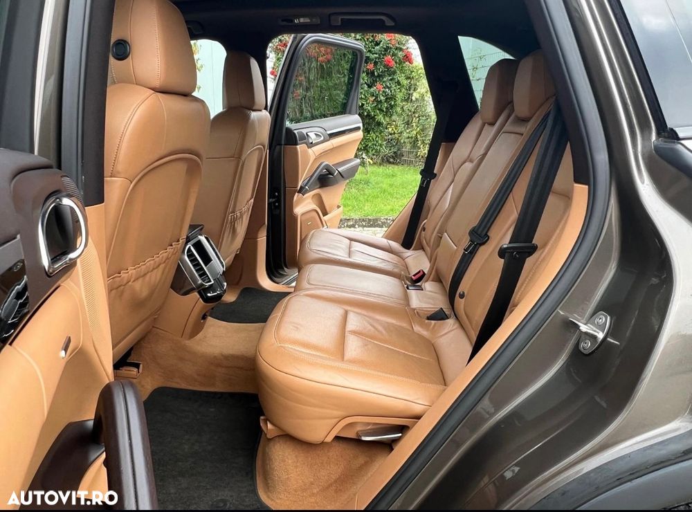 Porsche Cayenne - 8