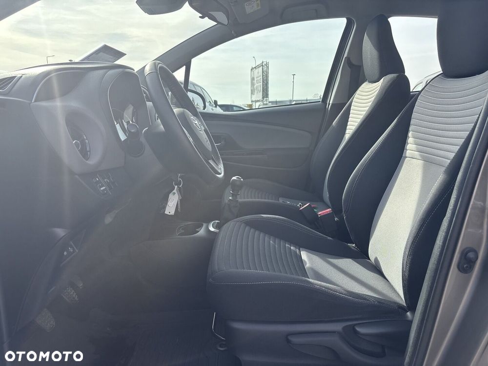 Toyota Yaris 1.5 Premium - 11