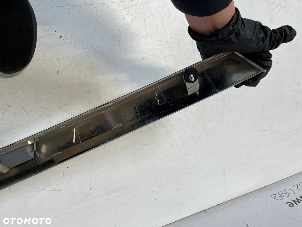 BLENDA OŚWIETLENIA TABLICY TYŁ POD KAMERE JAGUAR XF X250 8X23-13550-AH/BH - 8
