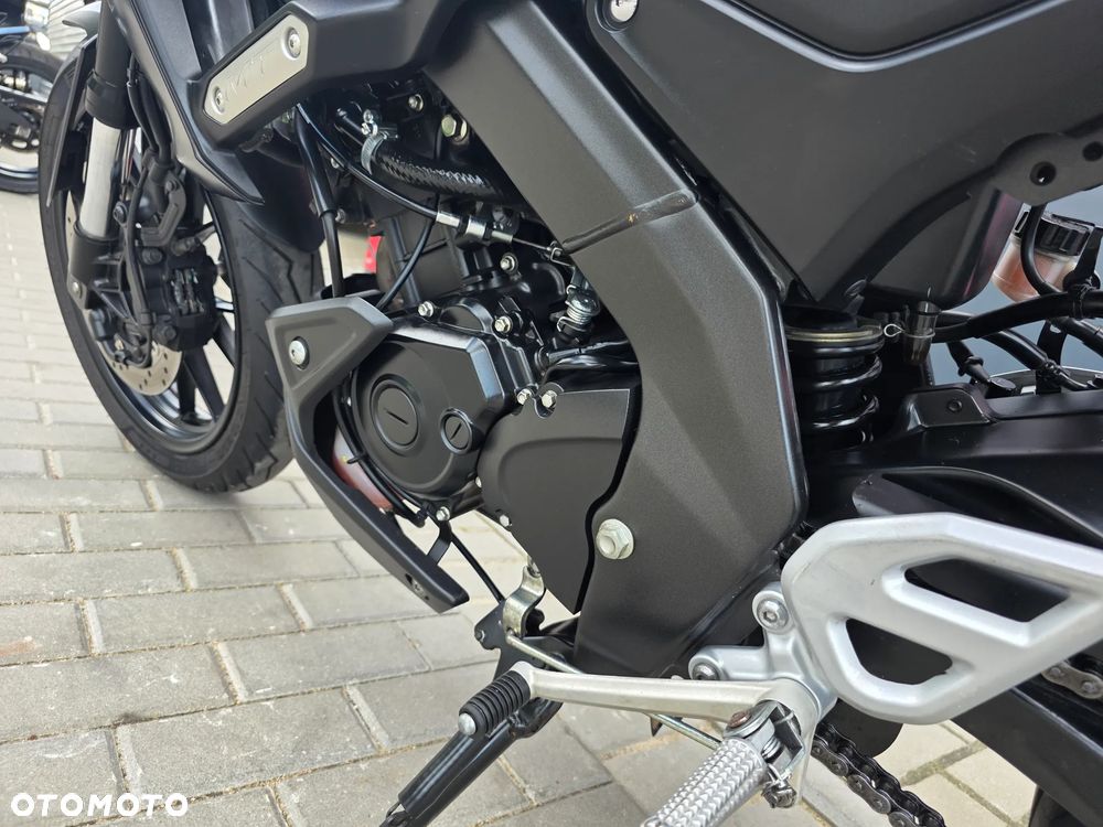 Yamaha MT - 24