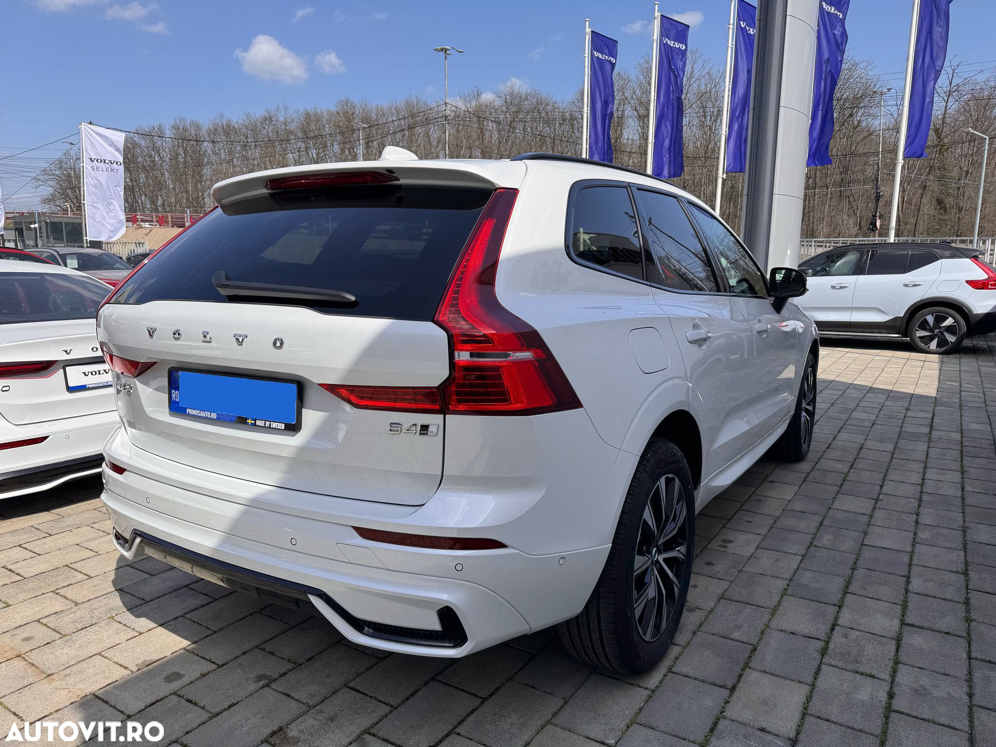 Volvo XC 60 B4 MHEV AT AWD Plus Dark - 4