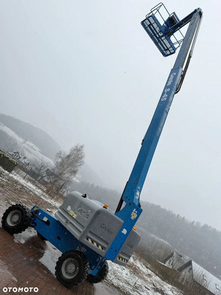 Genie S-45 Zwyżka Podnośnik Teleskopowy terenowy 4x4 wysokość 16 m Silnik DEUTZ. Maszyna jak Nowa z Urzędu Norweskiego Komuny! 2016 rok. Spalinowo- elektryczna Zadbana. Zero luzów wycieków! Okazja! 2 x Sterowanie maszyną góra i dół. Przetwornica gniazdo 220 volt. Poziomowanie oraz obrót kosza! OKAZJA. Aktualna Dekra Do 2027 roku !!! - 34