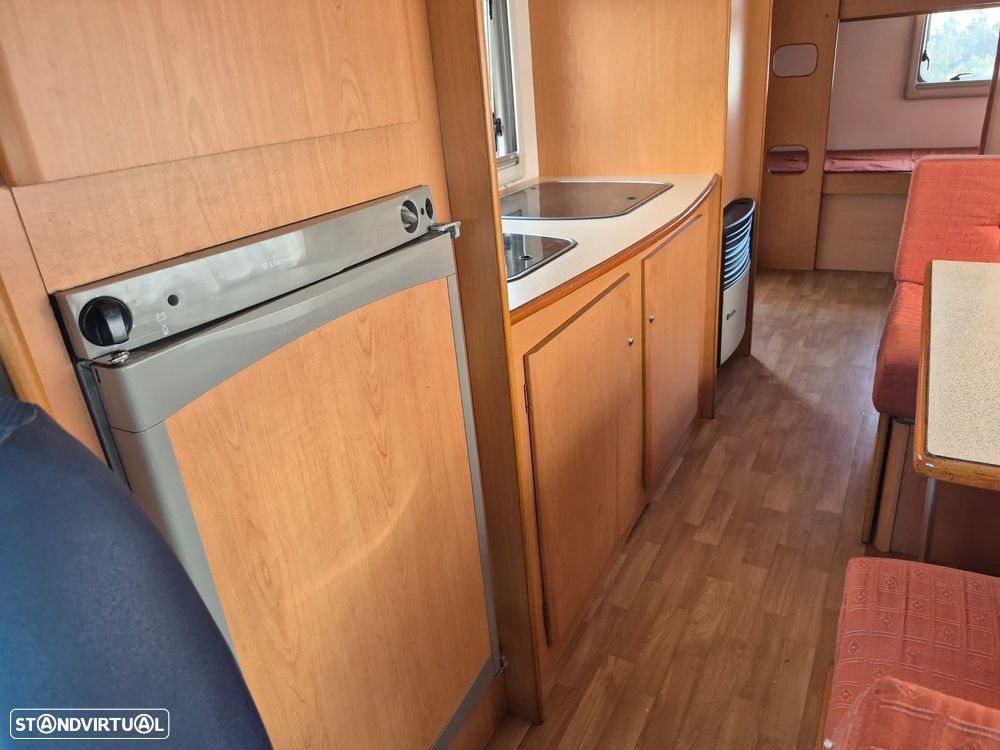 Sky Capuchine FIAT DUCATO 2.8 JTD  - SKY - 7 LUGARES - 6 DORMIDAS - 13