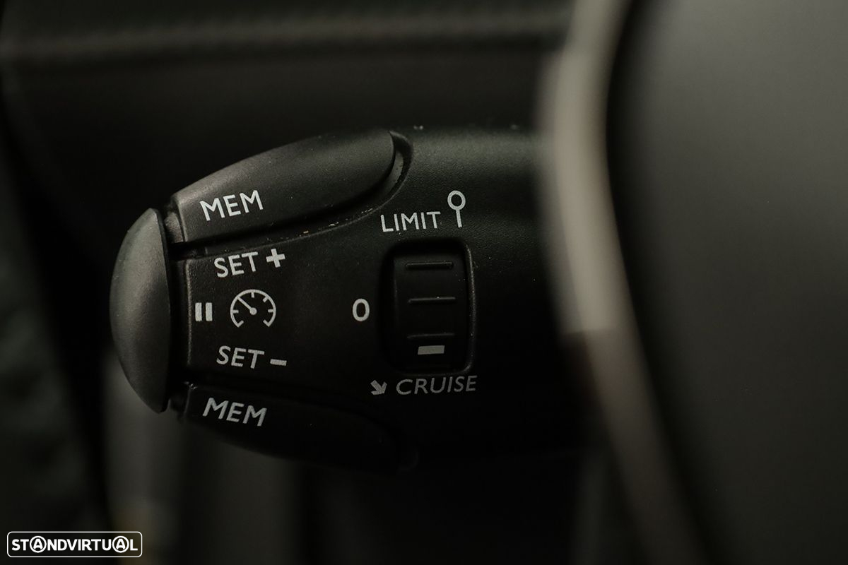 Peugeot 2008 1.2 PureTech Allure - 18