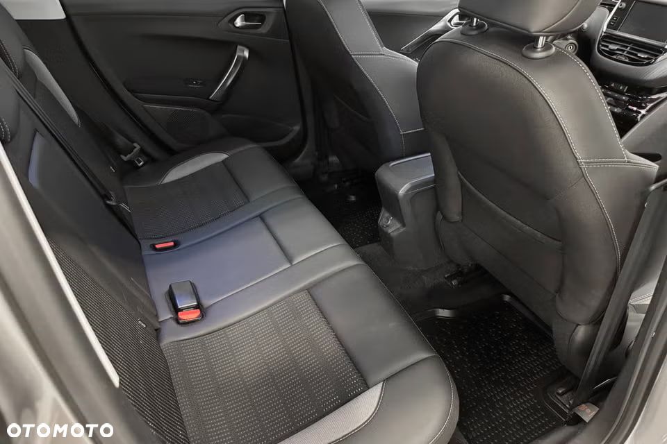 Peugeot 2008 1.2 Pure Tech Allure S&S EAT6 - 15