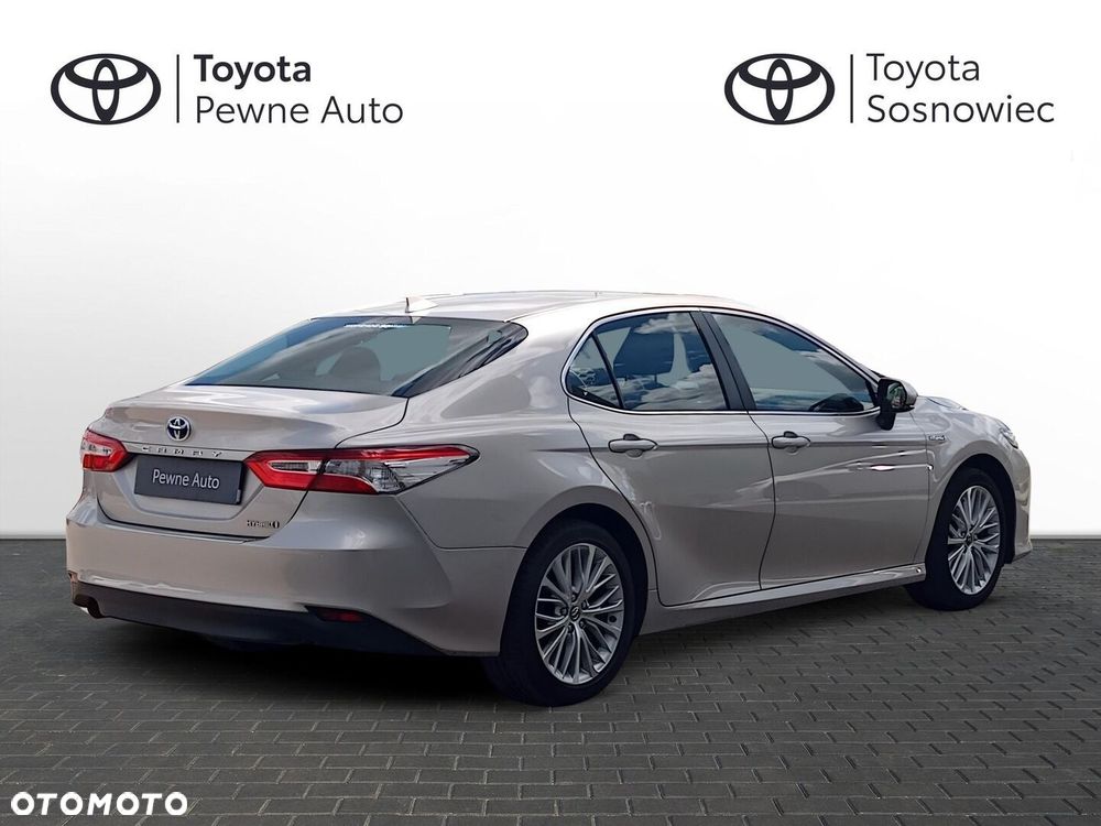 Toyota Camry - 6